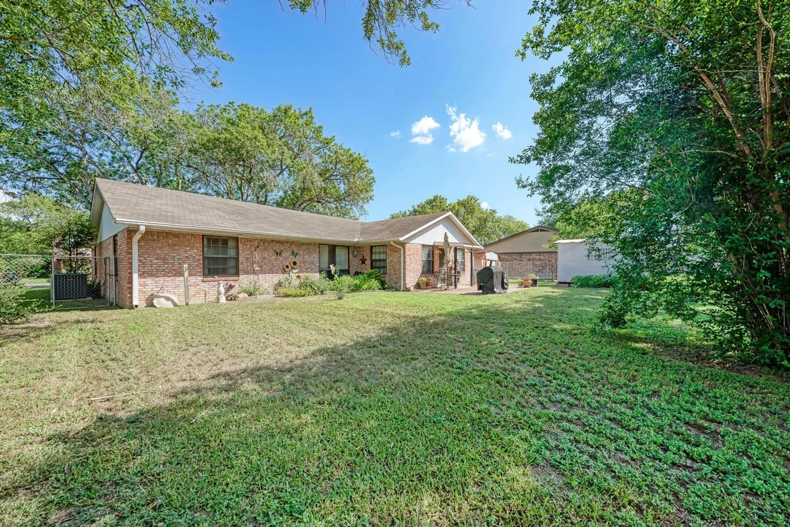 Photo of 807 Ross CIR