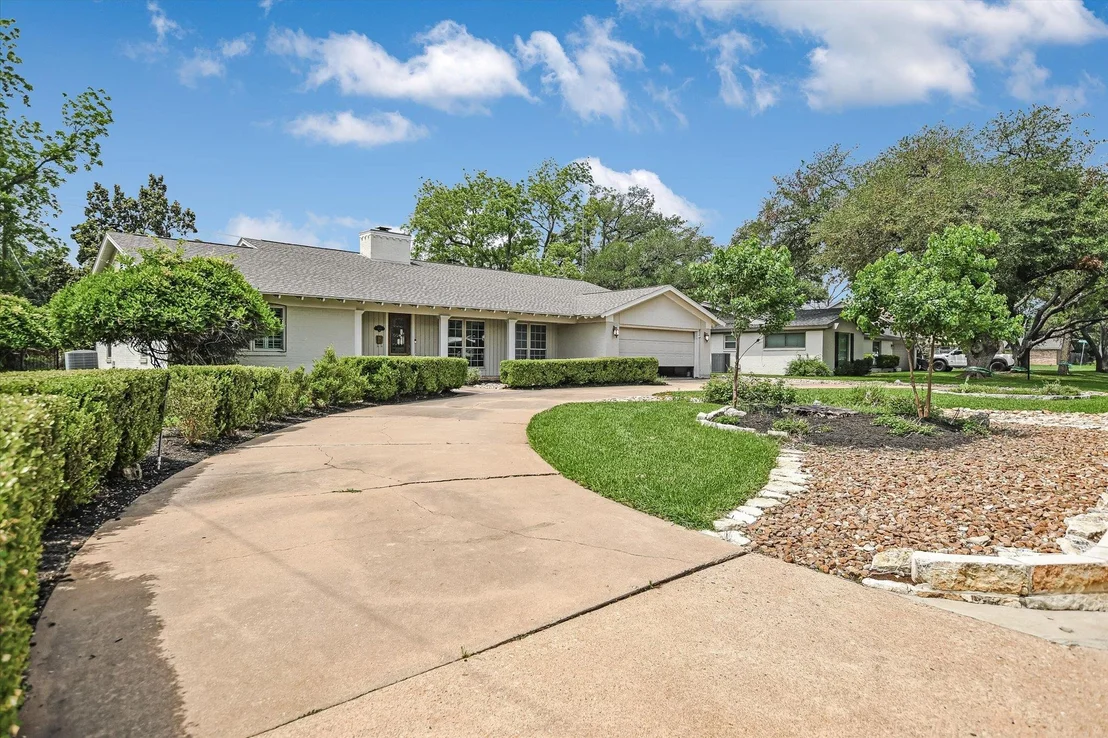 Photo of 4011 N Hills DR