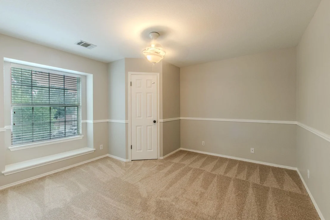 Photo of 3988 Lord Byron CIR