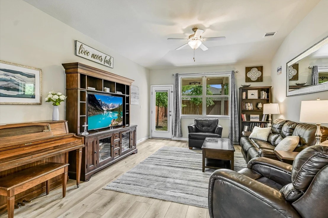Photo of 1504 William Bee DR
