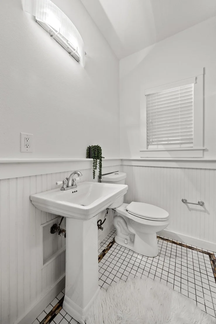 Photo of 2503 Bryan ST