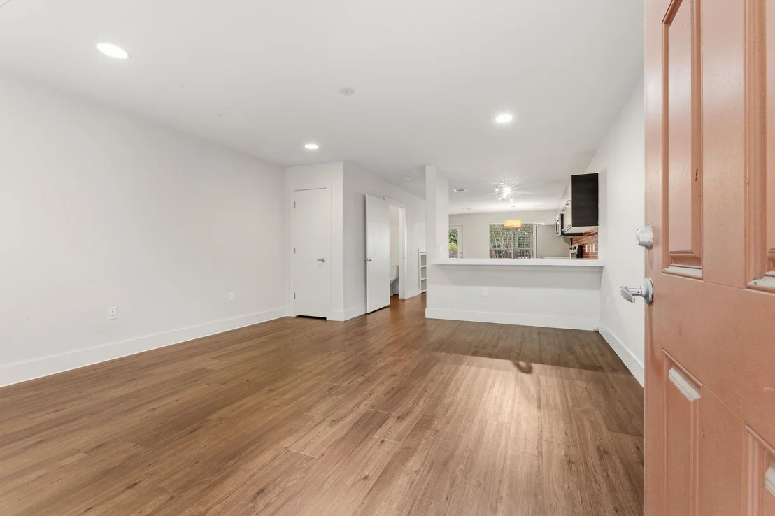Photo of Unit 708 at 1101 Grove BLVD