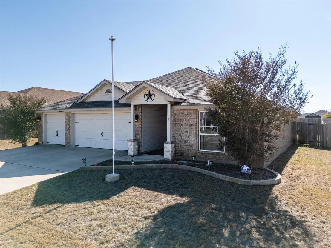 Photo of 2608 Tarrant County DR