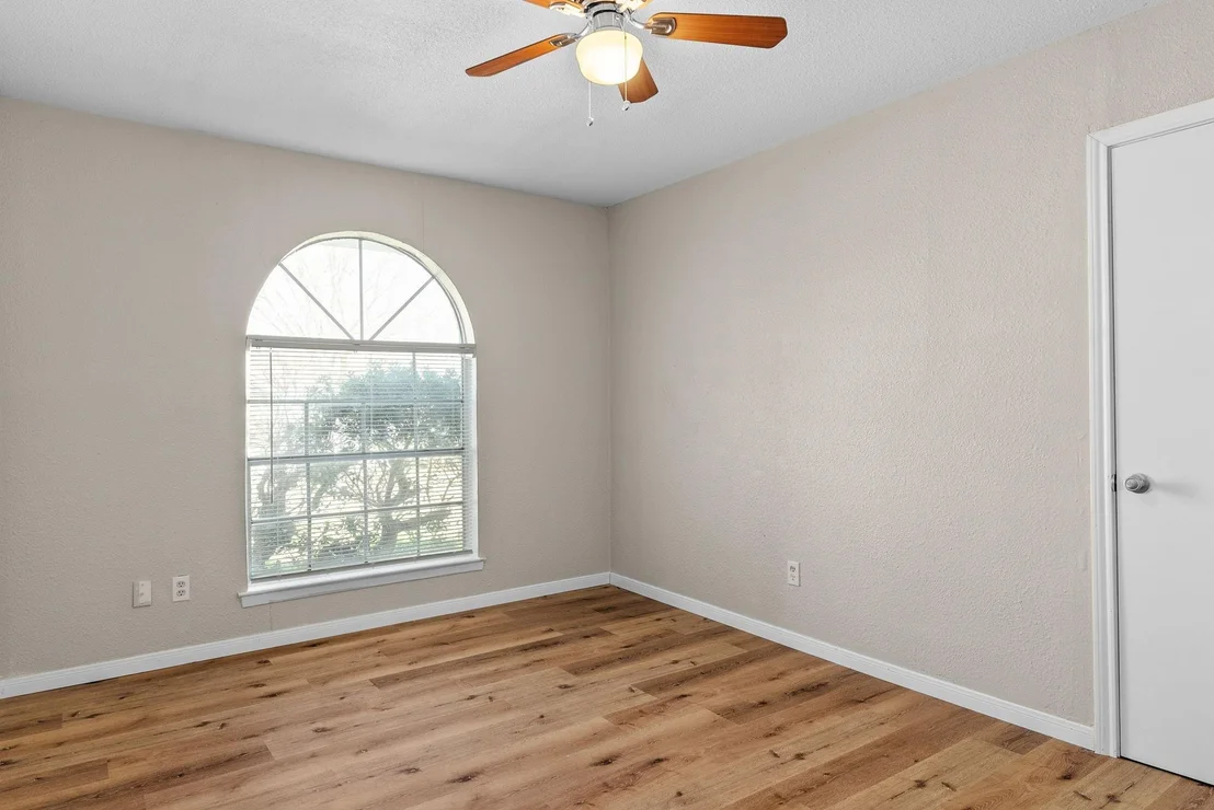 Photo of 4404 Mountain View DR
