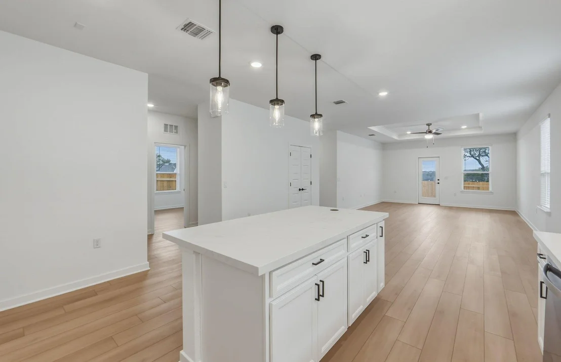 Photo of 124 Adlai Ave