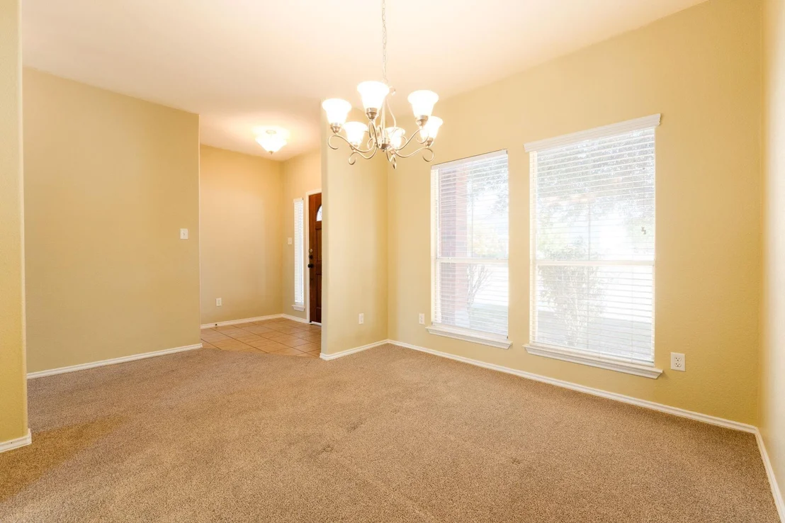 Photo of 2001 Isabelle DR