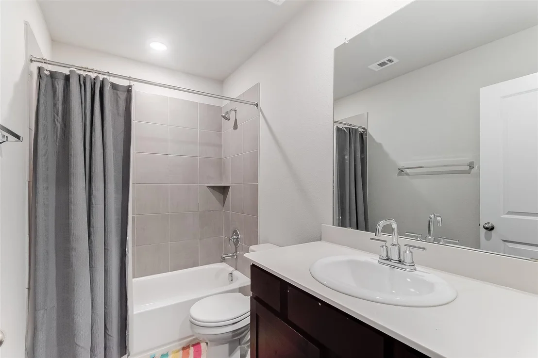 Photo of 516 Longmount CV