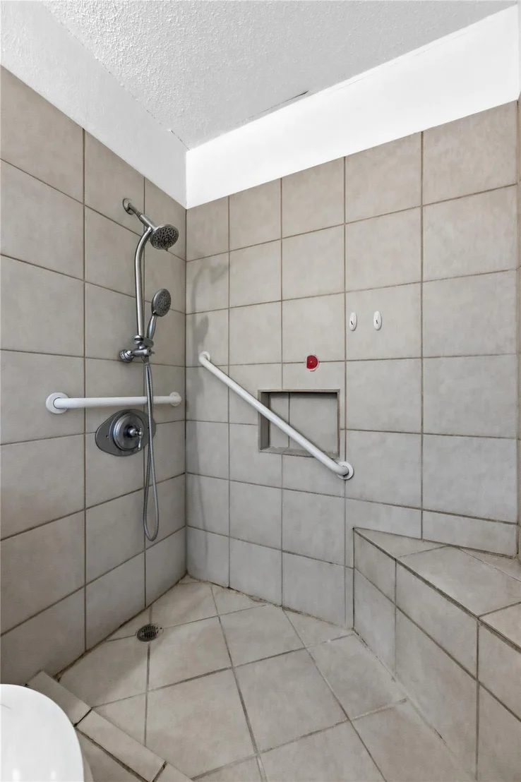 Photo of 207 W 17th ST