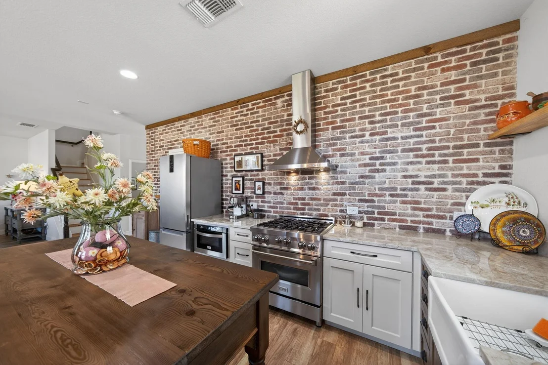 Photo of 613 Whitman Ave