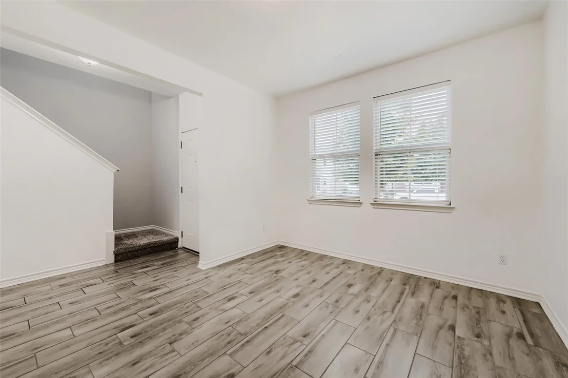 Photo of 1728 Artesian Springs XING