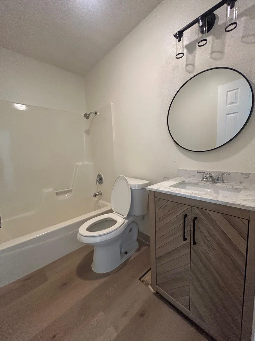 Photo of 1909 Heathwood CIR