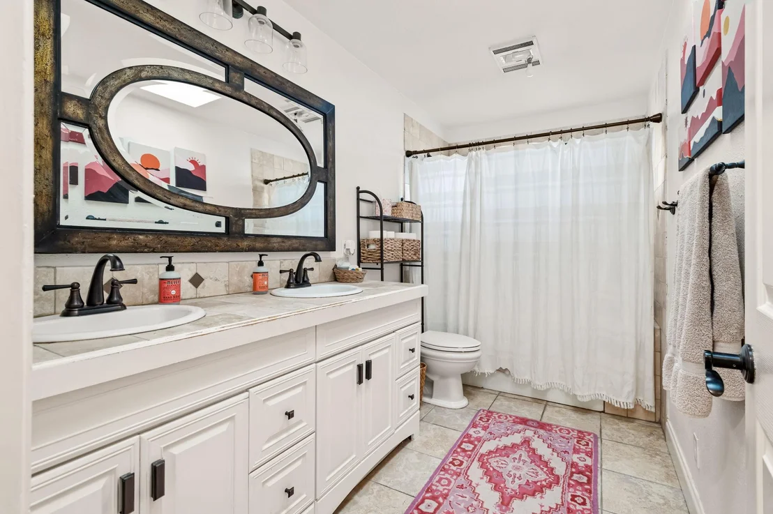 Photo of 2500 W 12th ST
