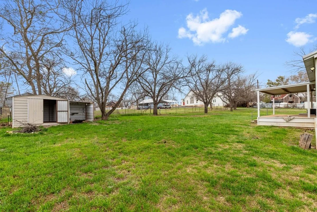 Photo of 608 4th St Blanket