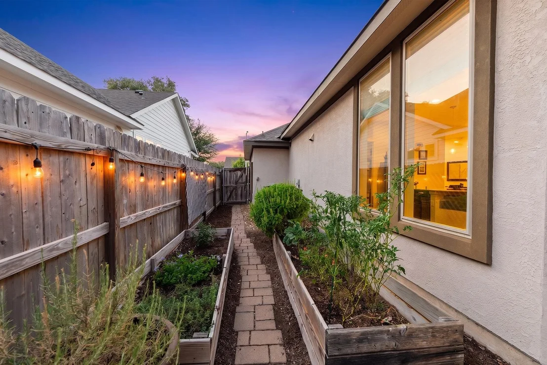 Photo of 812 Heartleaf DR