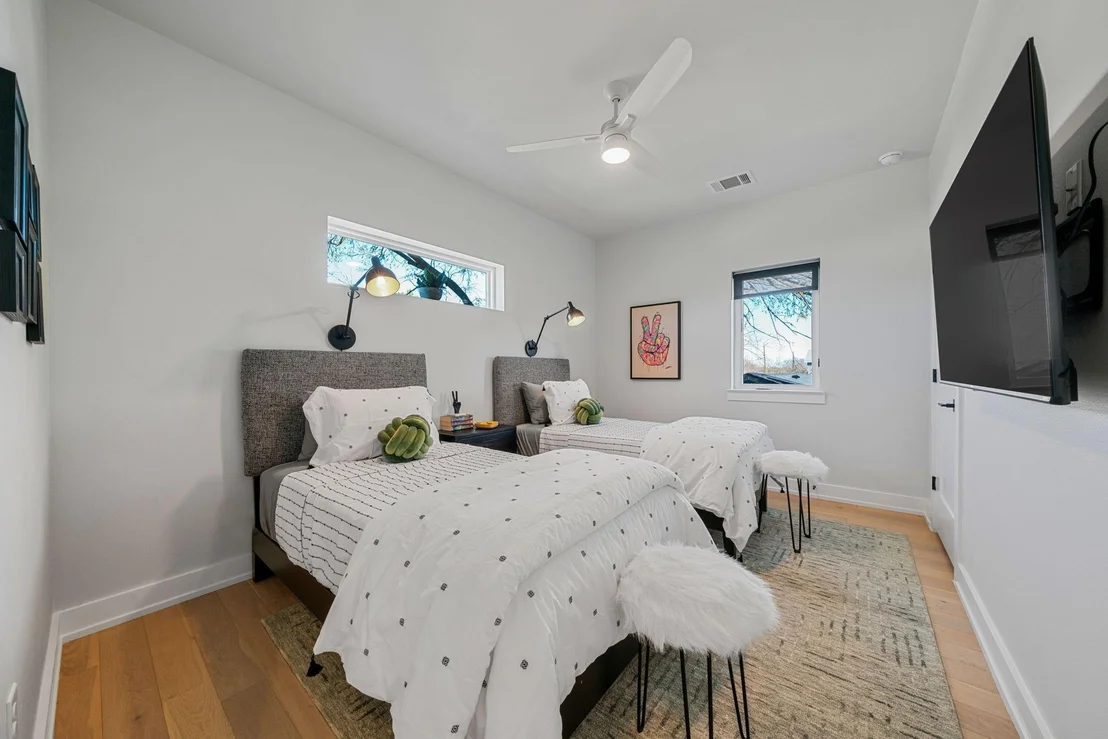 Photo of Unit A at 4607 Leslie Ave