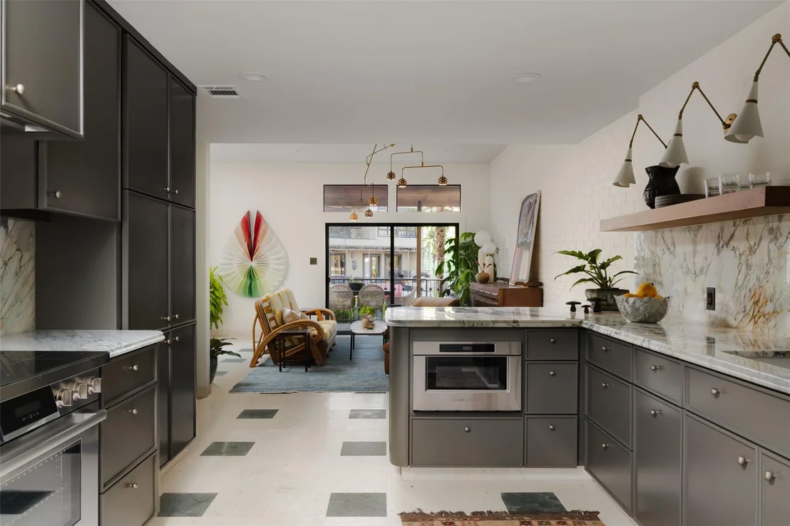 Photo of 2431 Westlake DR