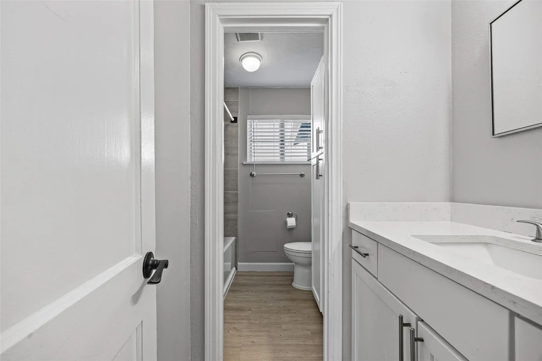Photo of 4709 Leslie Ave
