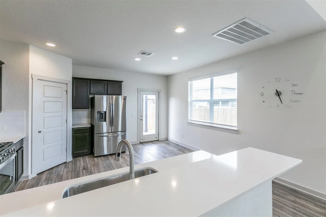 Photo of 121 Parryi CV