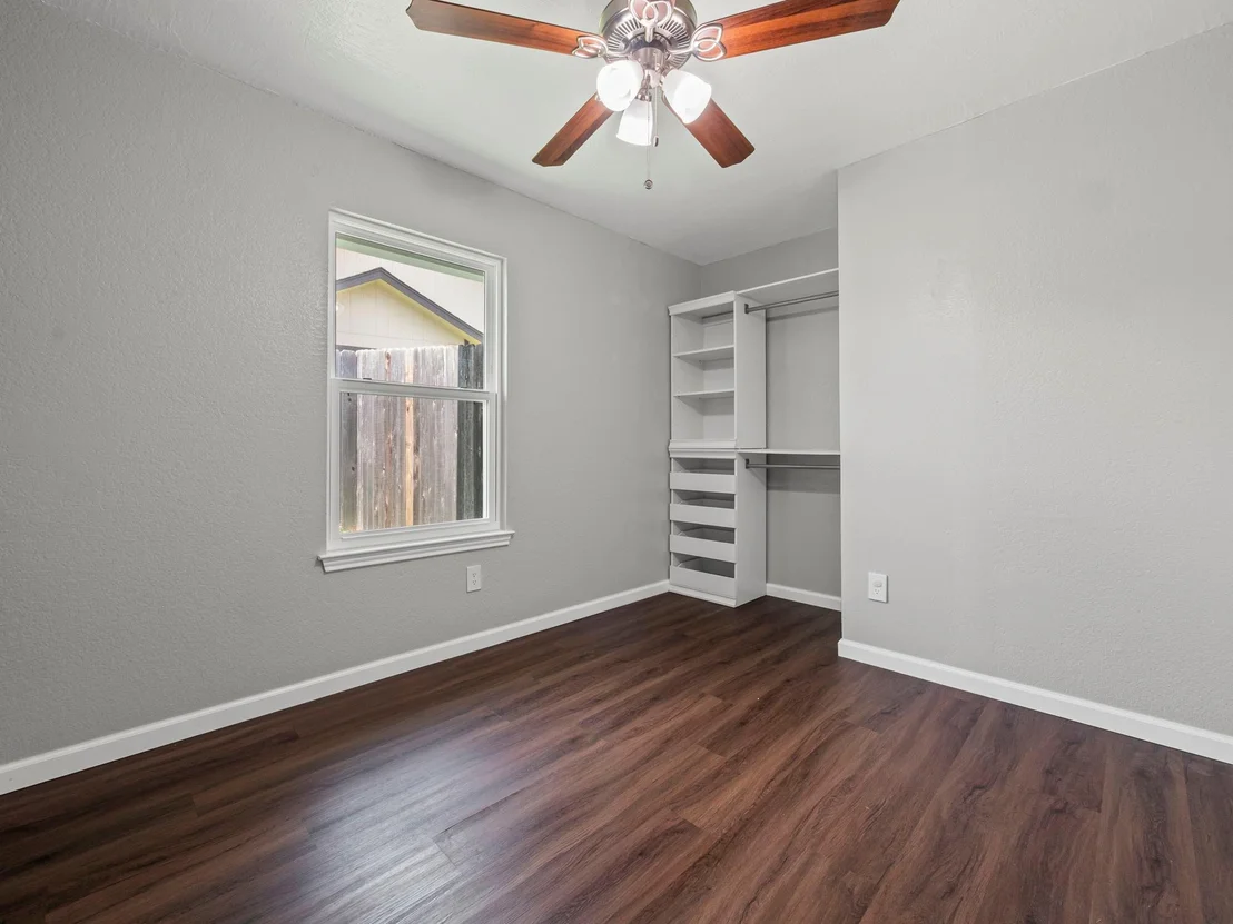 Photo of 1002 Cresswell DR