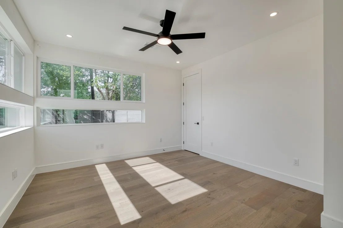 Photo of 5700 LOUISE LN