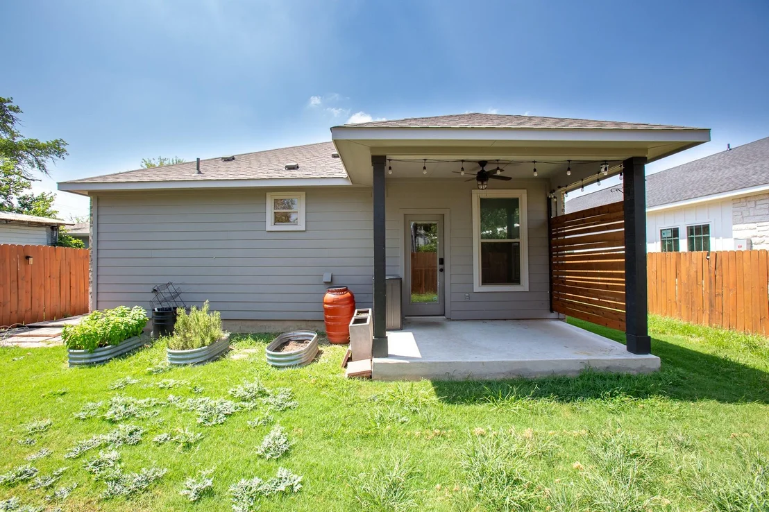Photo of 303 W Browning ST