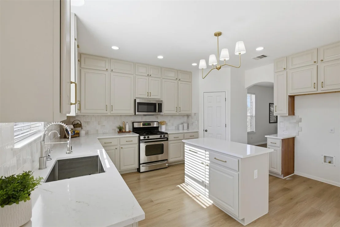 Photo of 1502 Summercrest BLVD