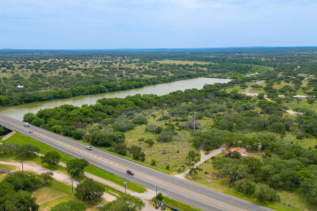 Photo of 624 N US 281