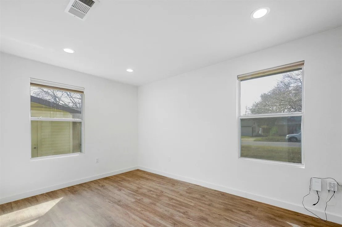 Photo of 1504 Cloverleaf DR