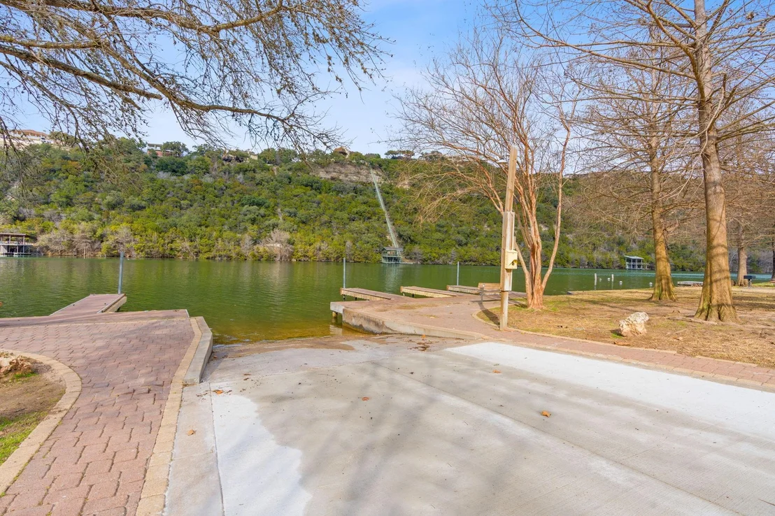 Photo of 2909 Edgewater DR
