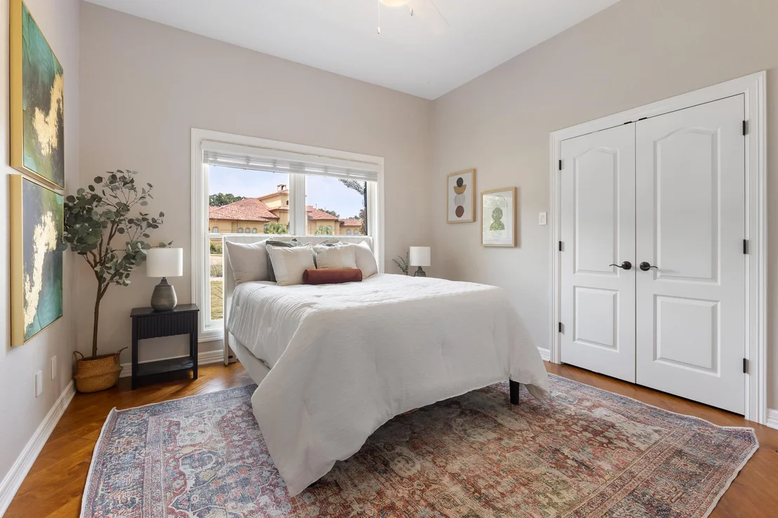 Photo of 100 Dovetail LN