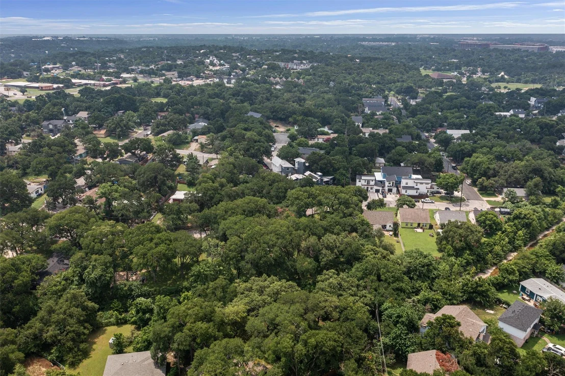 Photo of 4100 Leslie Ave