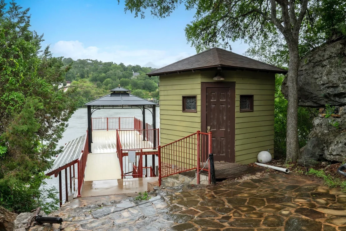 Photo of 401 Crestview DR