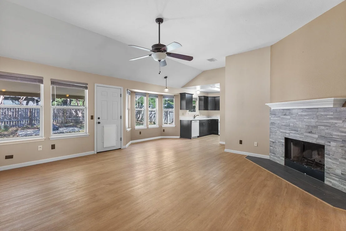 Photo of 605 Clear Spring LN