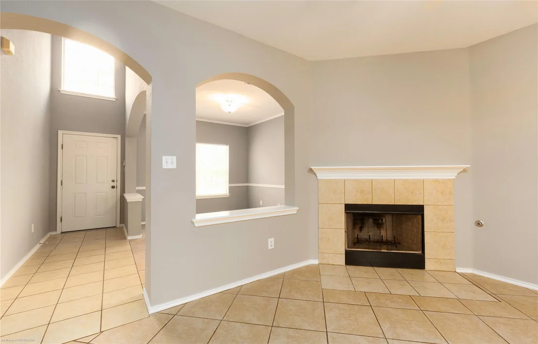 Photo of 103 Ashwood N