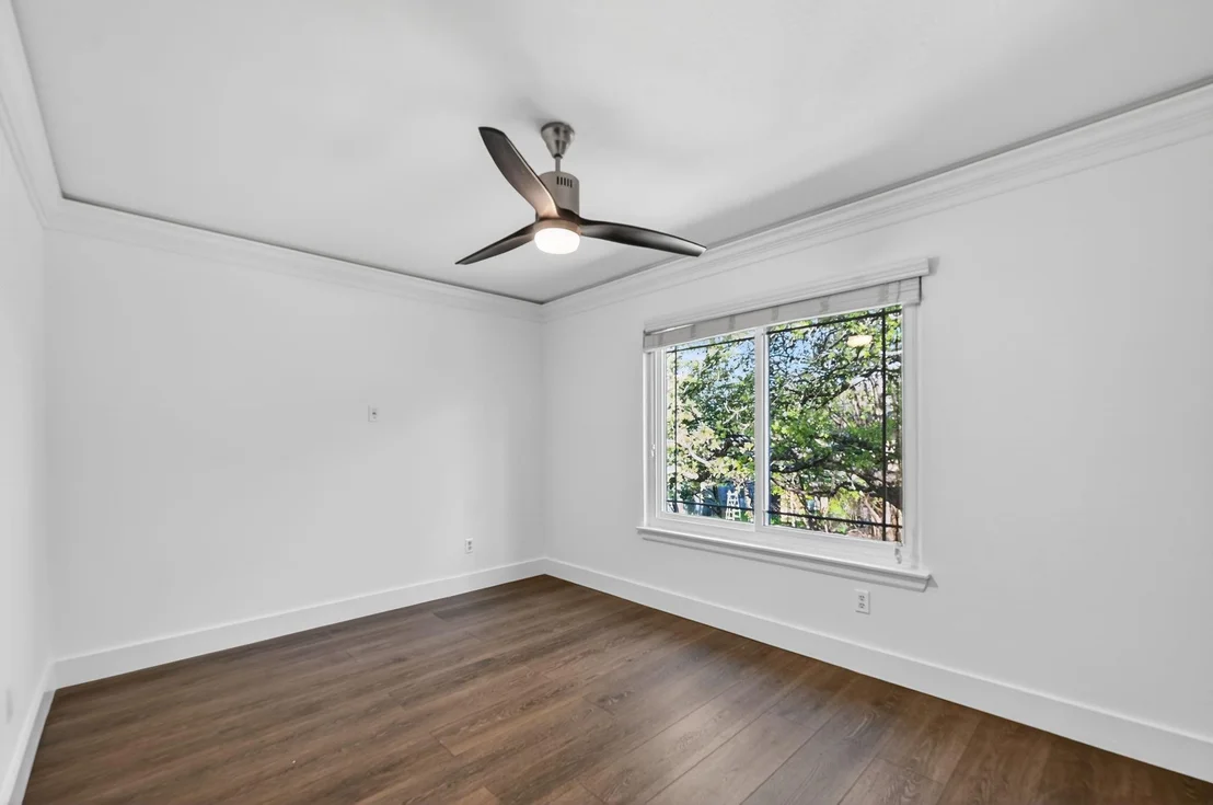 Photo of 1118 Oaklands DR