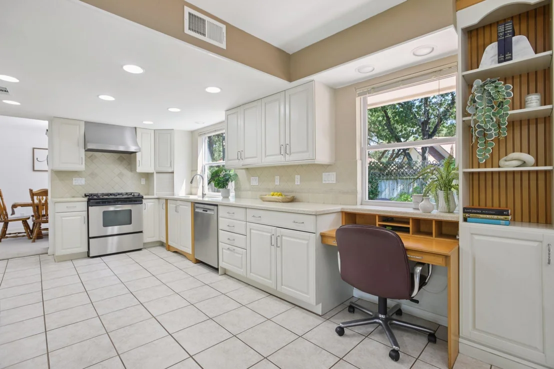 Photo of 4107 Adelphi LN