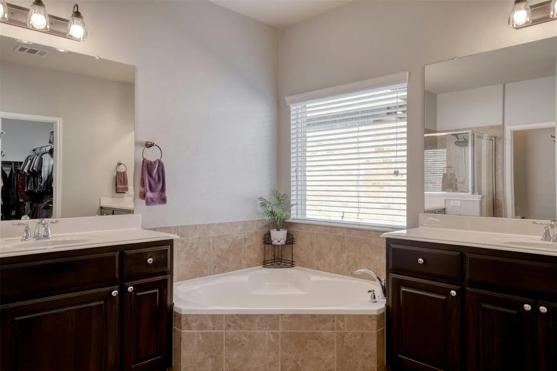 Photo of 213 Hendelson LN