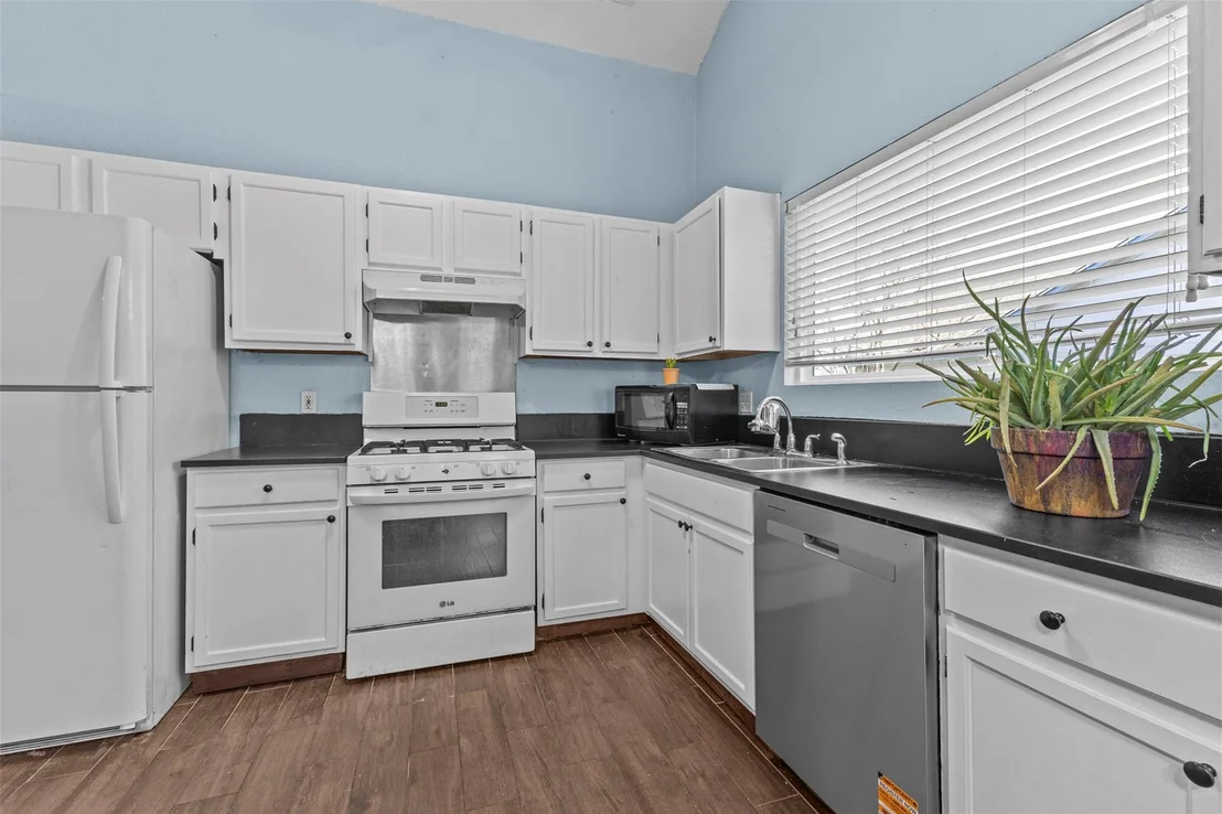 Photo of 16503 Edgemere DR