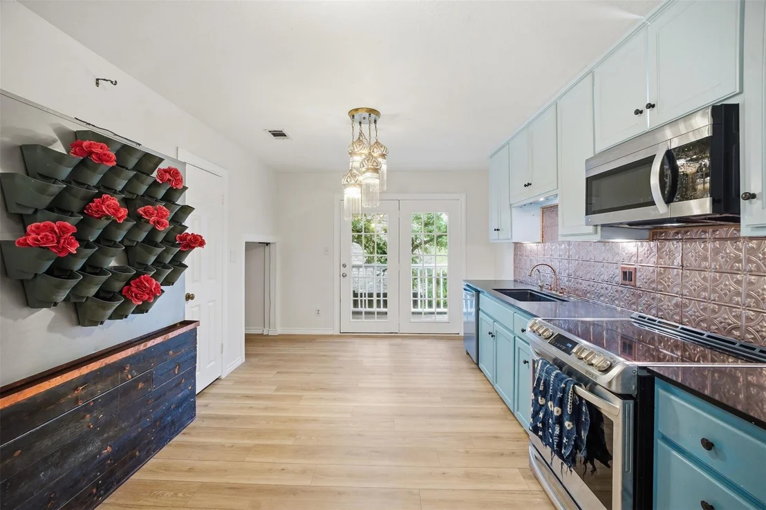 Photo of 1104 Franklin DR