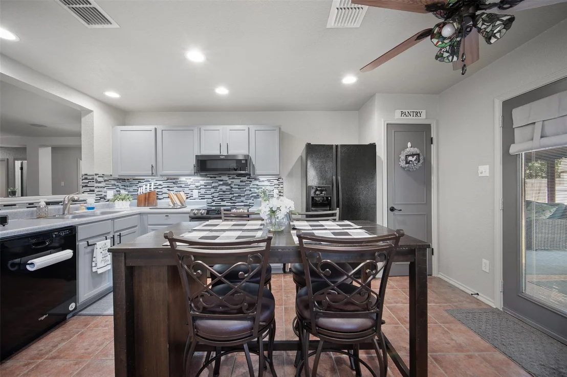Photo of 5504 Alomar CV