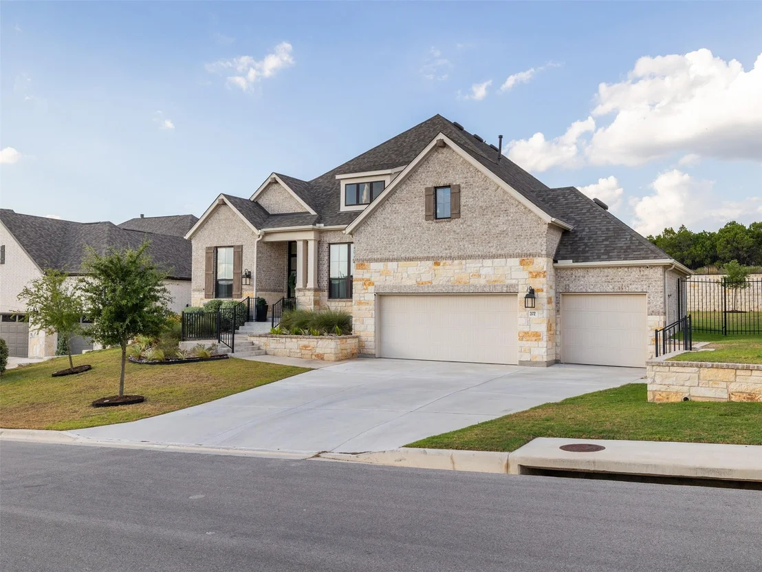 Photo of 372 Old Stone RD