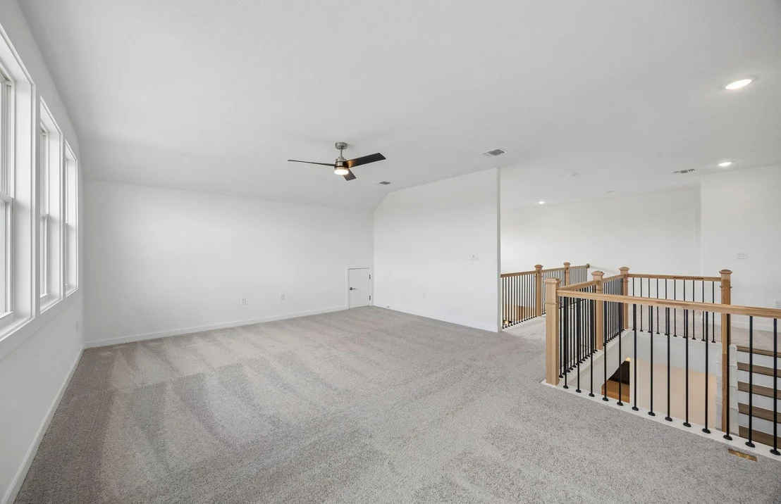 Photo of 16401 Winnie Mae BND