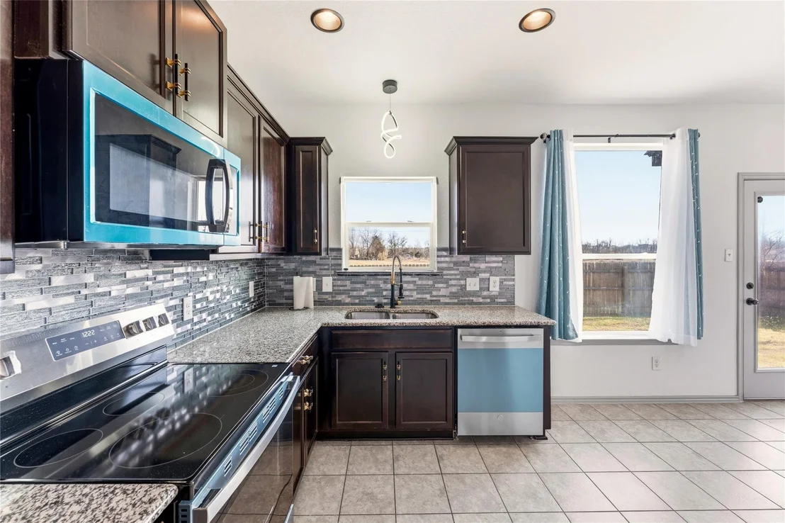 Photo of 100 Serpentine LN