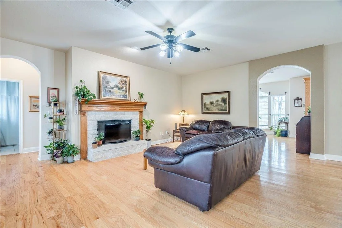 Photo of 1077 Fairway