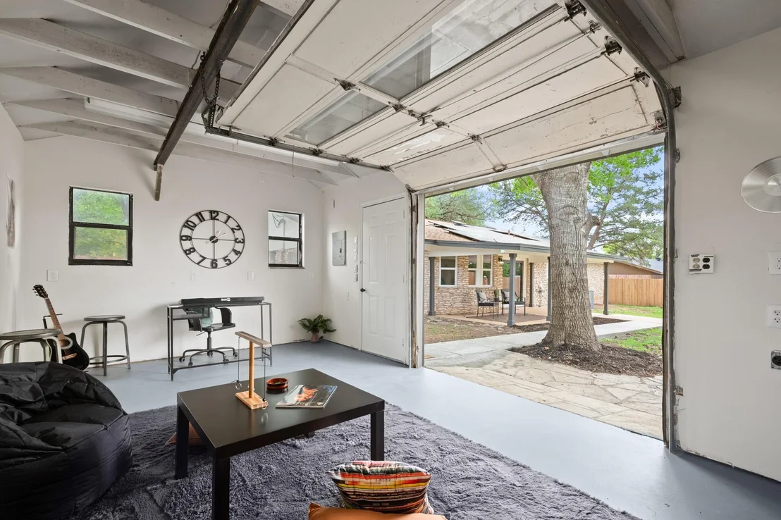 Photo of 1404 Robb LN