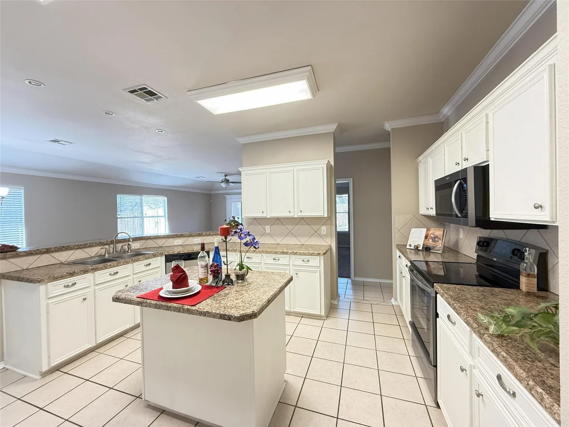 Photo of 2110 Thunderbird DR