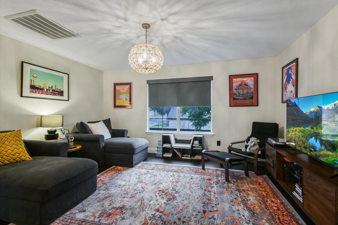Photo of 10208 Beard Ave