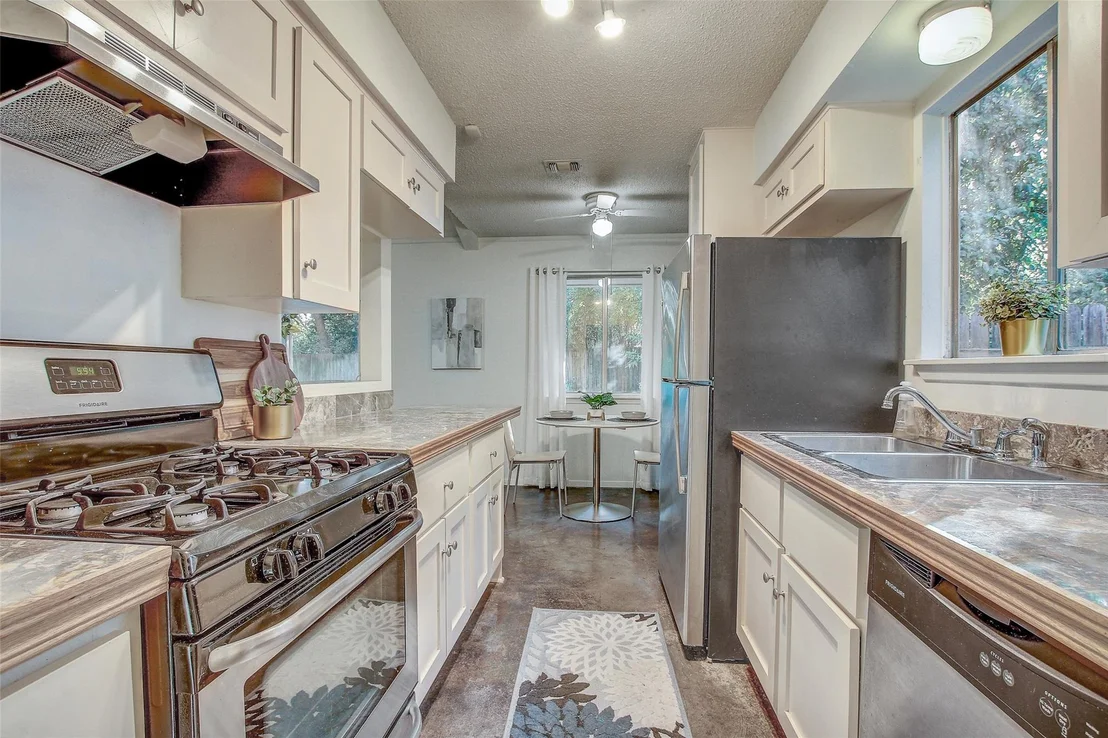 Photo of 909 Glen Oak DR