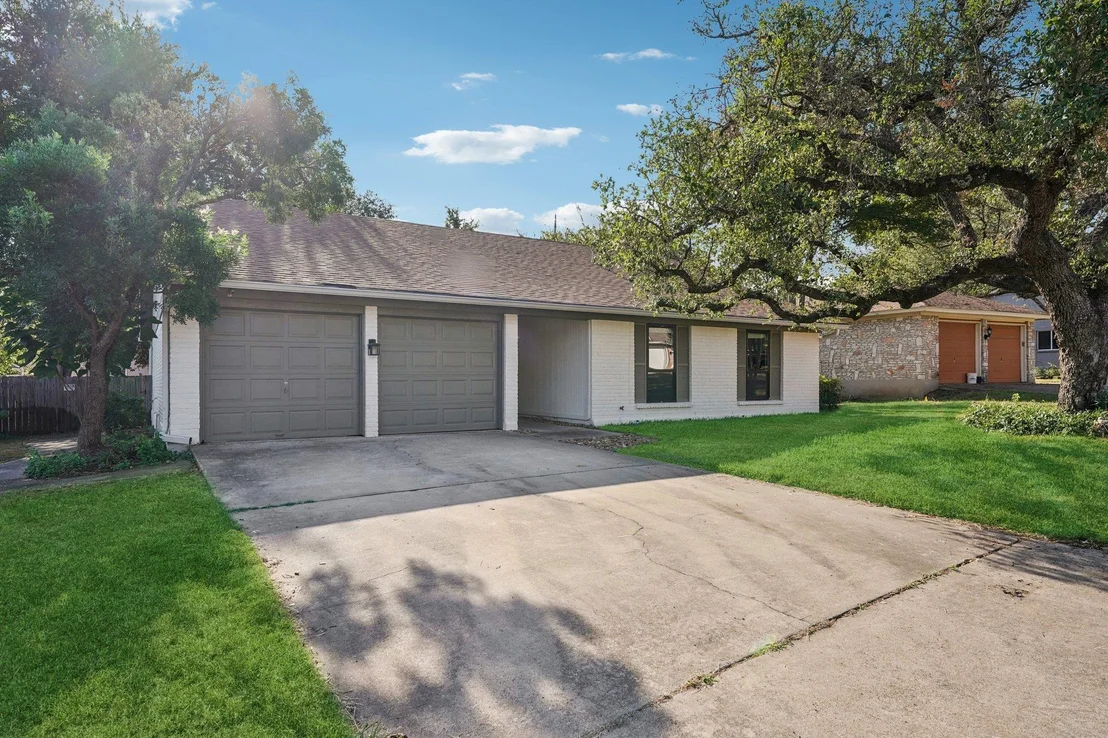 Photo of 10229 Missel Thrush DR