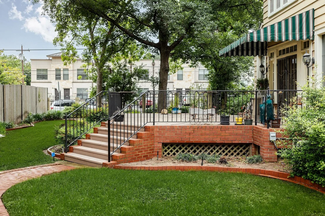 Photo of 3201 West Ave